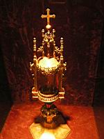 Reliquaire-Monstrance, debut 16eme, vient de l'Eglise d'Herbelles de Saint-Omer, musee d'Arras